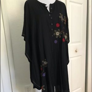 Poncho with embroidered flowers